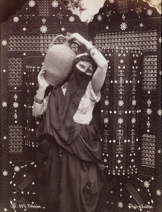 Девушка, танцующая феллахи, 1883 году.