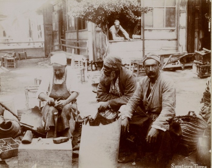 Турецкие извозчики. Константинополь, 1880-е годы.