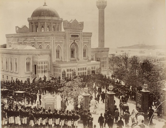Торжественное шествие султана в мечеть.