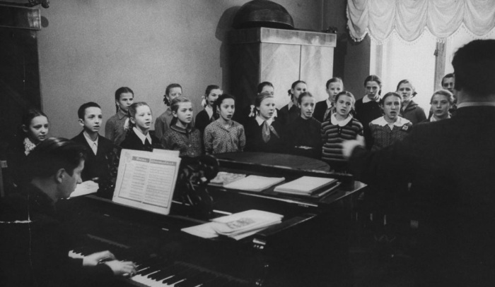 Школьный хоровой коллектив. СССР, Москва, 1955 год.