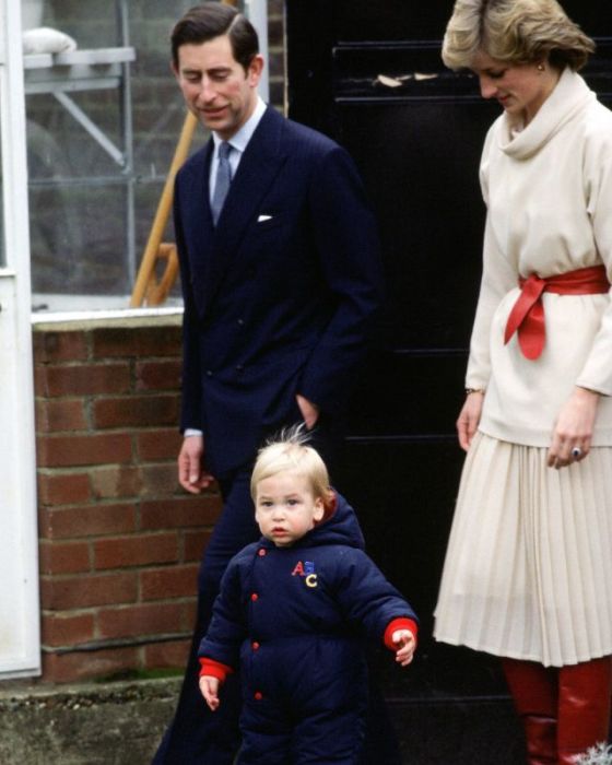 Принцесса Диана, Его королевское высочество принц Чарльз Филипп Артур Джордж и их маленький сын принц Уильям (Вильгельм) Артур Филипп Луис, герцог Кембриджский.