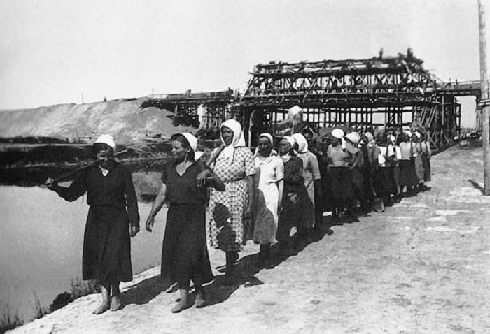 Мостоотряд на строительстве Днепро-Бугского канала, 1939 год.