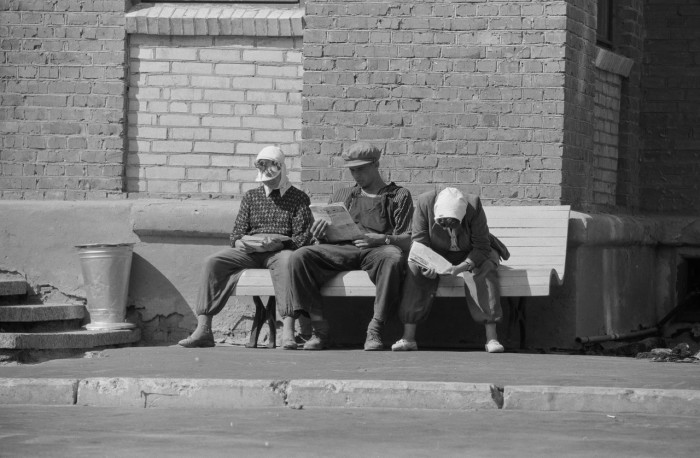 Отдых после тяжёлой работы. СССР, Москва, 1961 год.