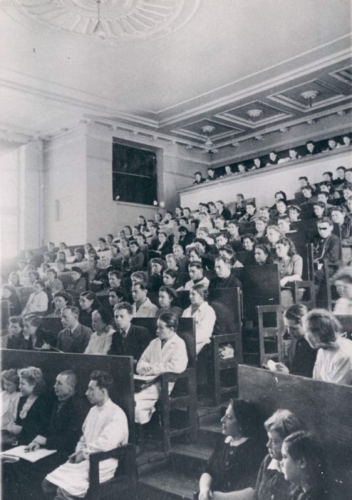 Лекция в университете. СССР, Москва, 1956 год.