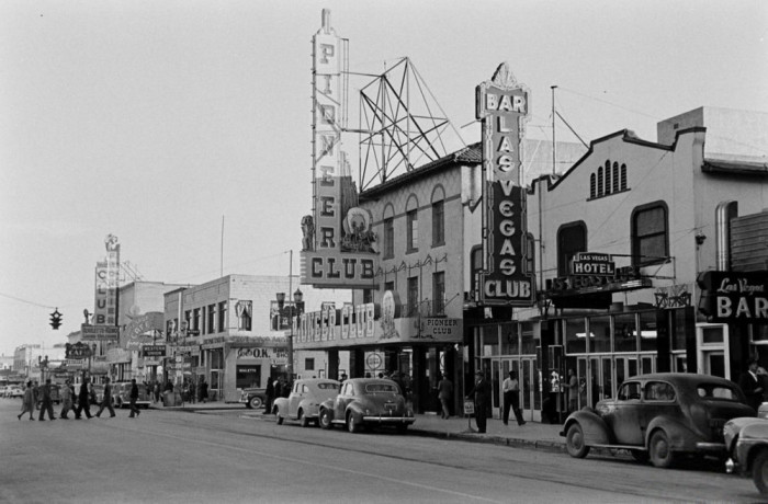 Клубы, рестораны и магазины в центре Лас-Вегаса в 1942 году.