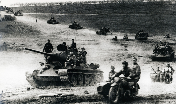 Стратегическое контрнаступление советских войск под Сталинградом.