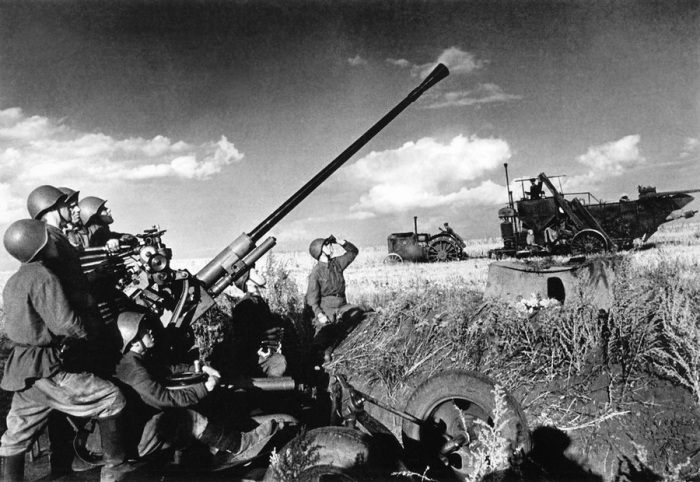 Охрана воздушного пространства при попытка собрать урожай первого года войны, 1941 год.