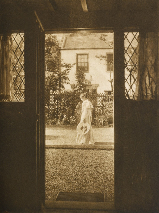 Прогулка по саду, 1901 год.