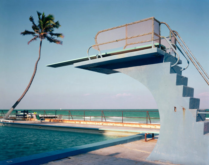 Бассейн с вышкой на одном из пляжей. Америка, Флорида, 1970 год.
