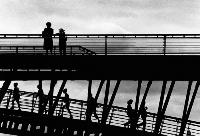 Прогулка по мосту, которая позволит насладиться шикарными видом. Франция, Париж, 2005 год.
