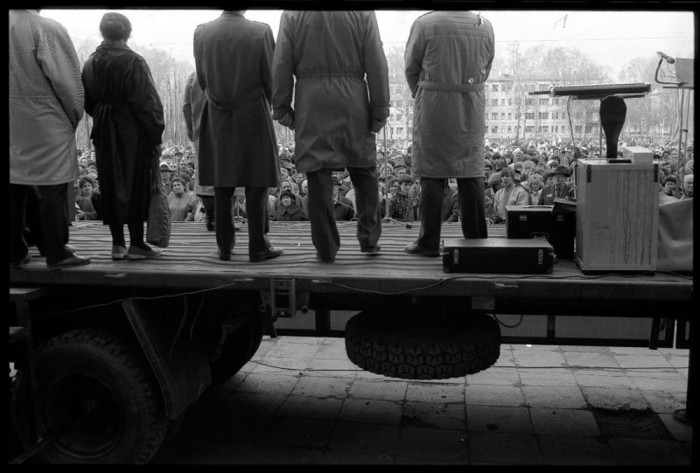 Театральная площадь во время шахтерской забастовки, 1991 год. Автор фотографии: Vladimir Vorobyov.