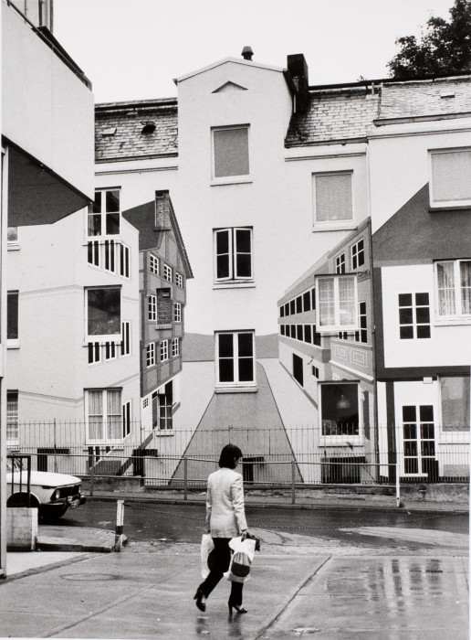 Здание с оптической иллюзией в районе Песельдорф, Гамбург, Германия, 1979 год.