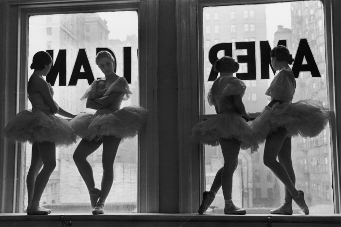 Балерины в репетиционном зале балетной школы Джорджа Баланчина, 1936 год.