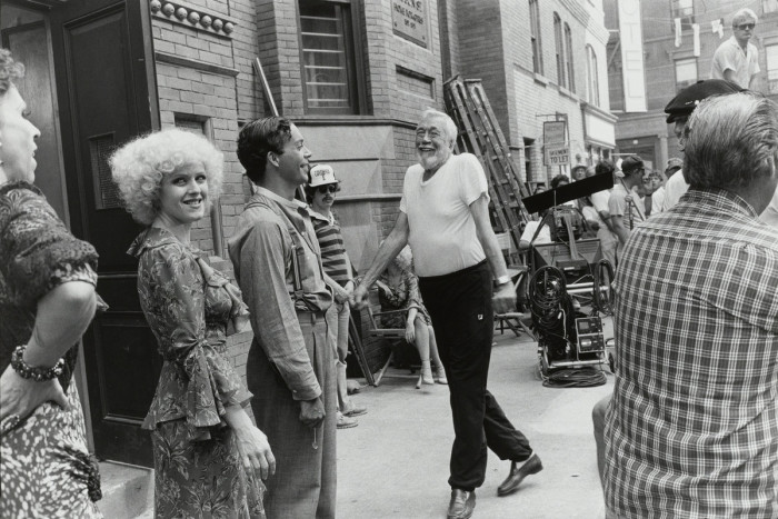 Знаменитый режиссёр Джон Хьюстон на съемках фильма «Энни» в 1981 году.