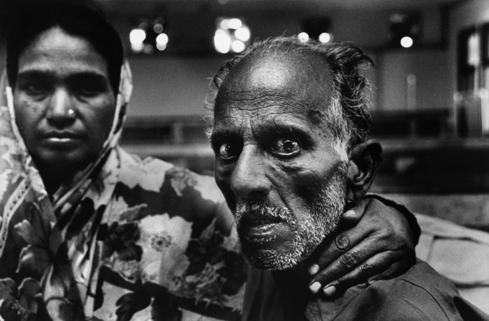 Местные жители, которые пережили Бхопальскую  катастрофу. Бхопал, 2002 год.