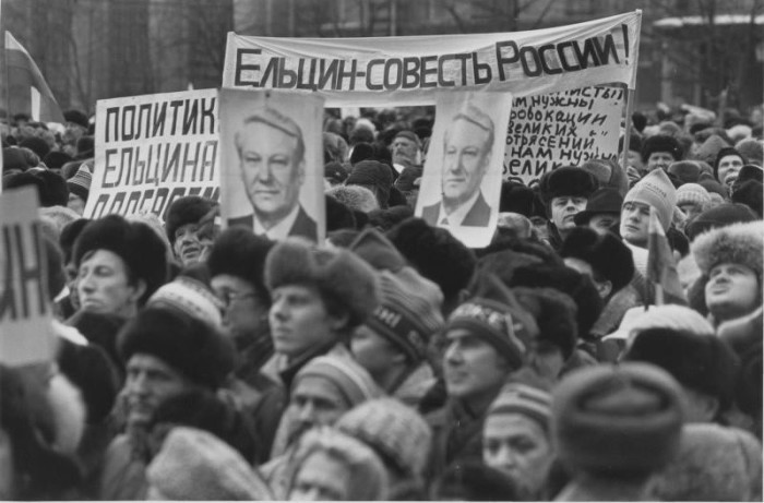 Митинг за сохранение СССР на Манежной площади в Москве, 23 февраля 1991 года.