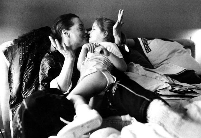 Роми Шнайдер с дочкой Сарой. Париж, 1981 год.