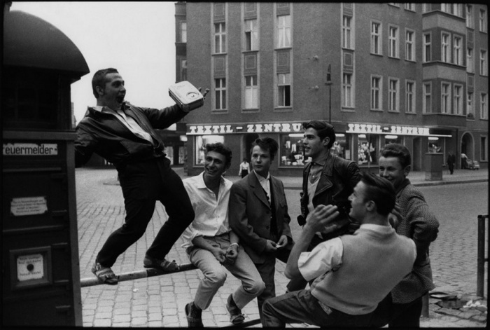 Фанаты Элвиса Пресли в Восточном Берлине, 1960 год. 