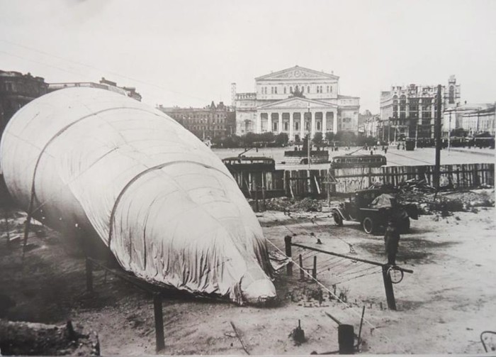 Аэростат у Большого театра, 1941 год.