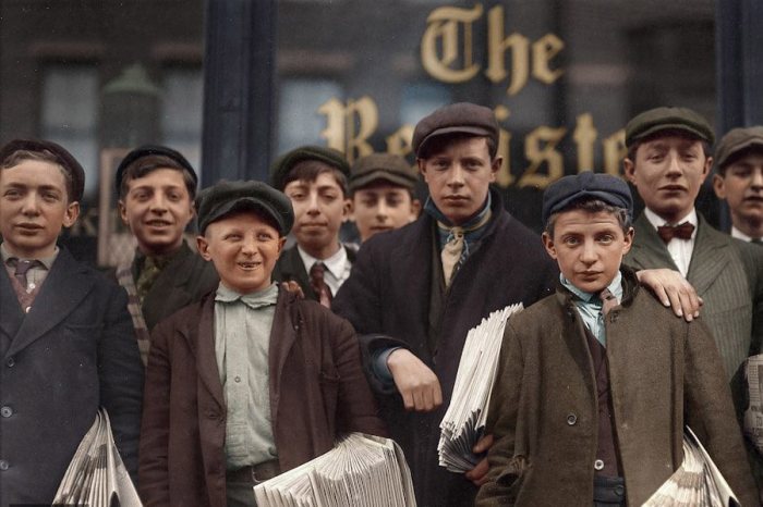 Некоторые из этих подростков были газетчики уже на протяжении 8 лет. США, Коннектикут,1909 год. 