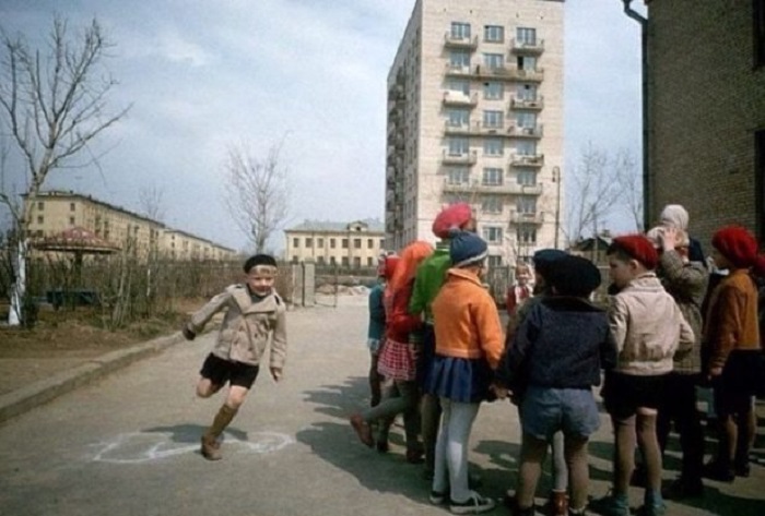 Игры во дворе. СССР, 1980-е годы. 