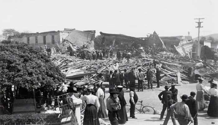 Разрушенный после землетрясения Санта-Роза. США, Калифорния, 1906 год.