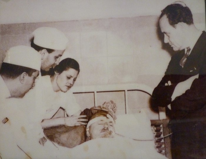 Лев Троцкий в тяжелом состоянии после покушения. Мексика, Мехико, 1940 год.