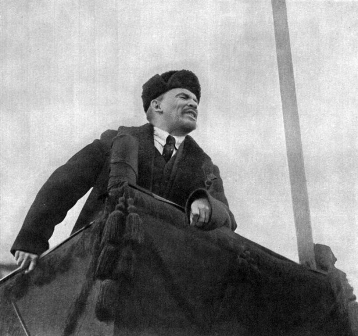 Речь Ленина во время празднования годовщины Великой Октябрьской социалистической революции.