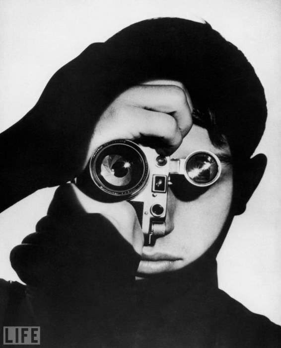 Портретный снимок Денниса Стока. Автор фотографии: Андреас Фейнингер, 1951 год.