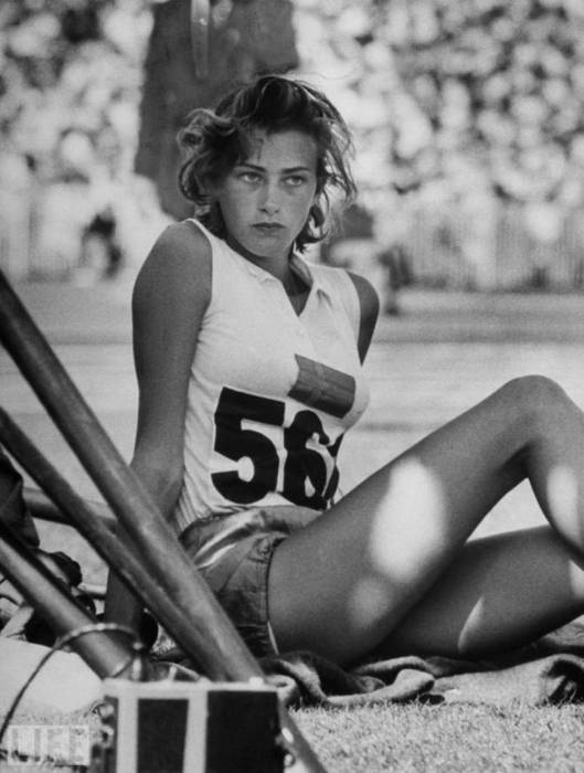 Шведская легкоатлетка. Автор фотографии: Джордж Силк, 1956 год.