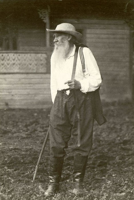 Лев Толстой, июль 1907 года. Тульская губерния, деревня Ясенки.