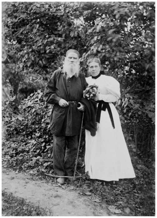 Лев и Софья Толстые в 34-ю годовщину их свадьбы, 23 сентября 1896 года. Тульская губерния, Крапивенский уезд, деревня Ясная Поляна.