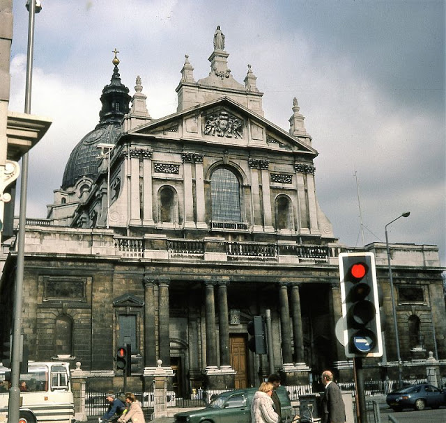 Церковь Непорочного Сердца Марии, которую обычно называют Бромптонским ораторием. Великобритания, Лондон, 1980-е годы.