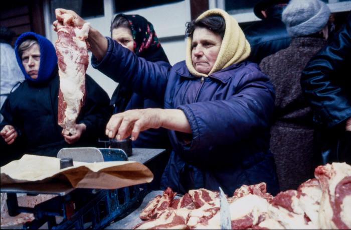 Торговля мясопродуктами в СССР. Украина, Львов, 1990 год.
