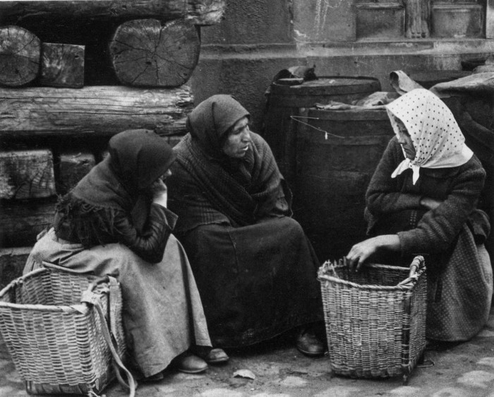 В ожидании торгового корабля. Венгрия, Будапешт, 1919 год.