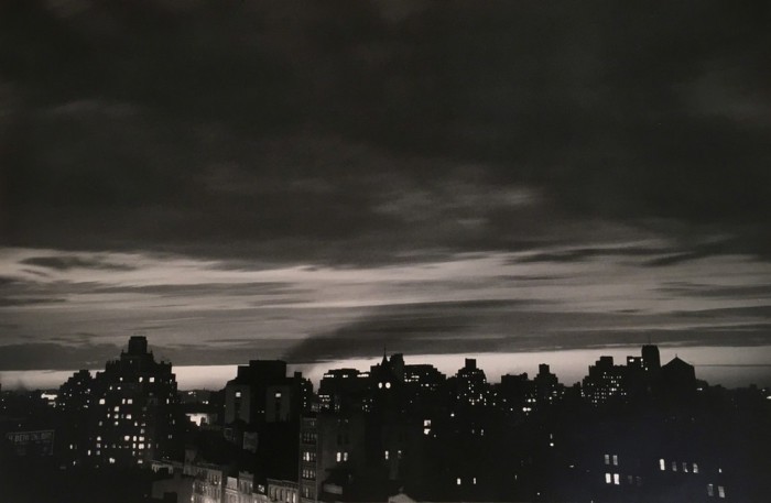 Пейзаж ночного города. США, Нью-Йорк, 1954 год.