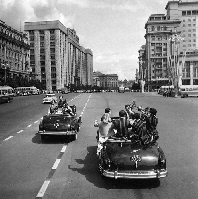 Международный молодежный фестиваль. СССР, 1957 год. Автор фотографии: Михаил Трахман.