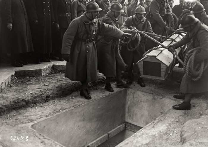 Погребение Неизвестного солдата на площади Этуаль. Франция, Париж, 1921 год.