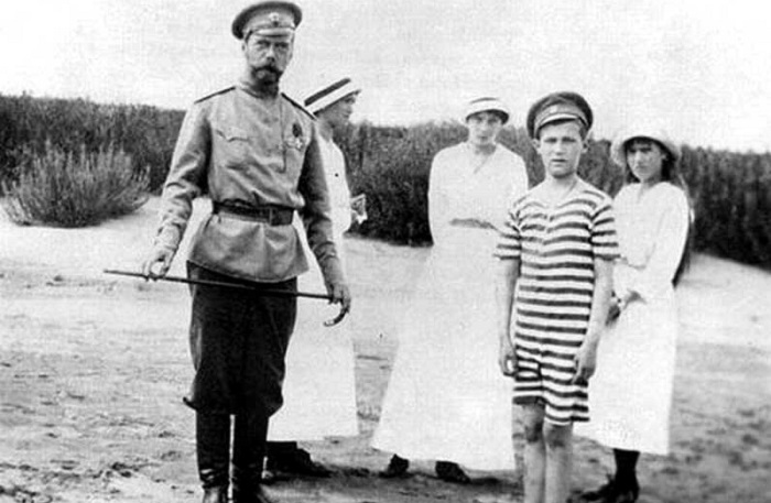 Как семья Романовых жила последние годы перед трагической казнью.
