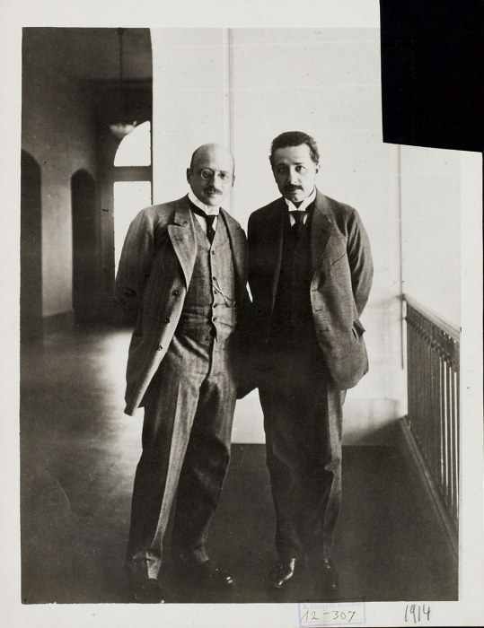 Альберт Эйнштейн с нобелевским лауреатом по химии Фрицем Габером.