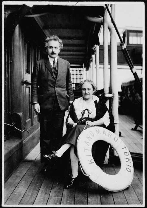 Эйнштейн и его вторая жена Эльза.