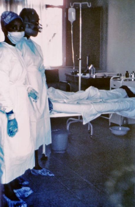 Фотография, сделанная во время вспышки лихорадки Эбола в 1976 году.