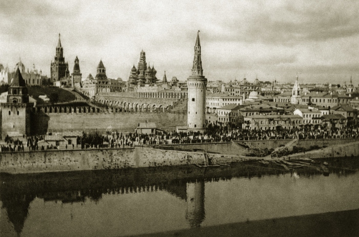 Панорама Кремля и угловой Беклемишевской башни.