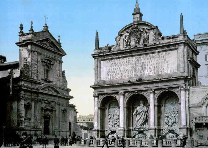 Монументальный фонтан, расположенный на Квиринальском холме в Риме.