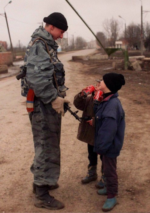 Пригород Грозного, март 1996 года.