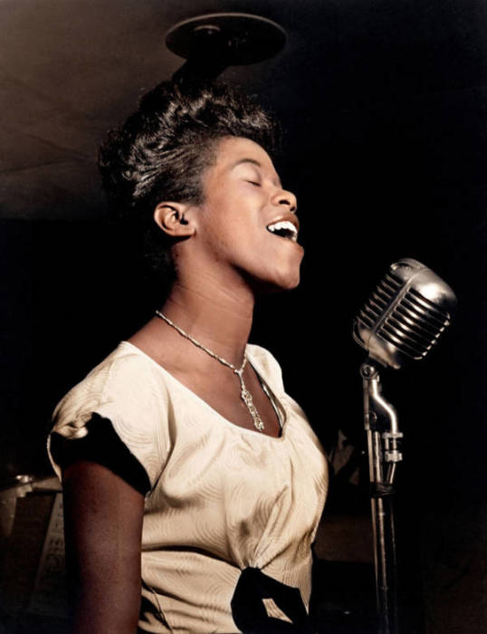 Афроамериканская джазовая певица в августе 1946 года. 