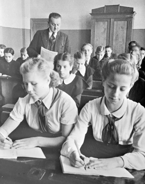 Контрольная работа в шестом классе. СССР, начало 30-х годов. 