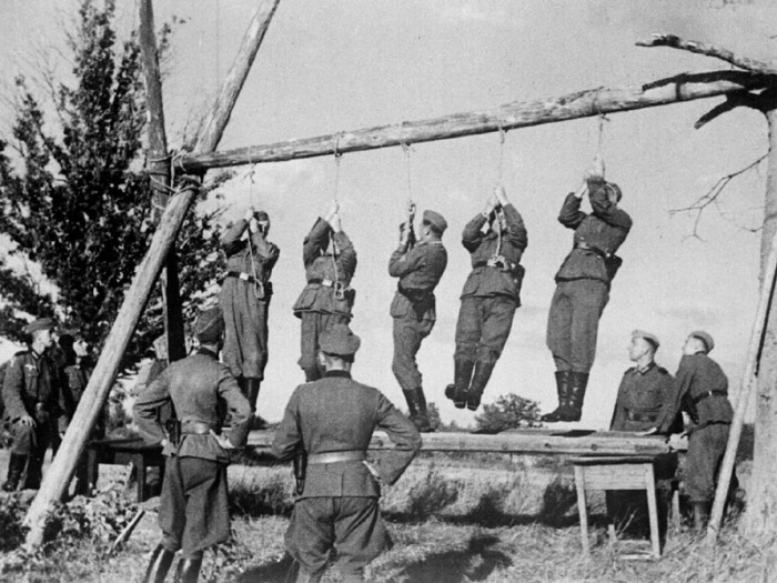 Солдаты проверяют качество узлов. СССР, 1941 год.