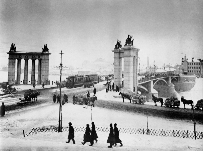 Мост в центральной части столицы в 1920-е годы.