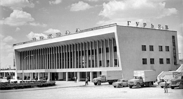 Панорама центрального вокзала. Казахстан, Гурьев, 1965 год.